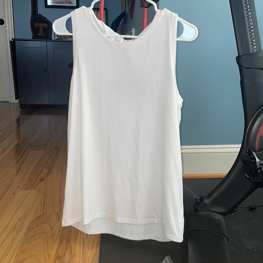 White knit Gap tank, twist back